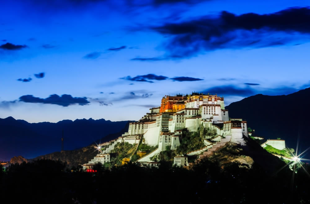 布达拉夜景.jpg